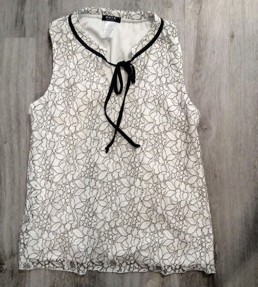 ONYX Apparel Lace sleeveless top. White, size M